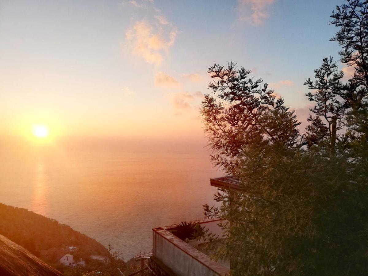 "Casalena" Villa A Furore Amalfi Coast Con Grande Terrazzo E Vista Sul Mare Luaran gambar