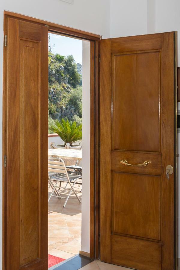 "Casalena" Villa A Furore Amalfi Coast Con Grande Terrazzo E Vista Sul Mare Luaran gambar