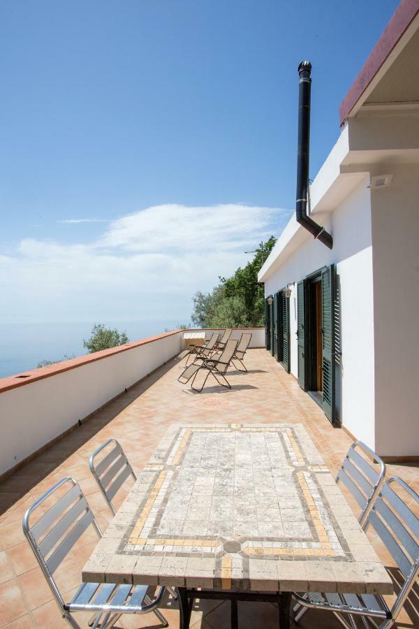 "Casalena" Villa A Furore Amalfi Coast Con Grande Terrazzo E Vista Sul Mare Luaran gambar